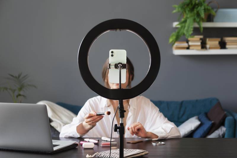 Fiduciaire de l'orangerie conseille les Influenceurs sur Obernai dans le Bas Rhin ainsi que Paris Strasbourg Colmar Wissembourg Mulhouse Saverne Sarrebourg